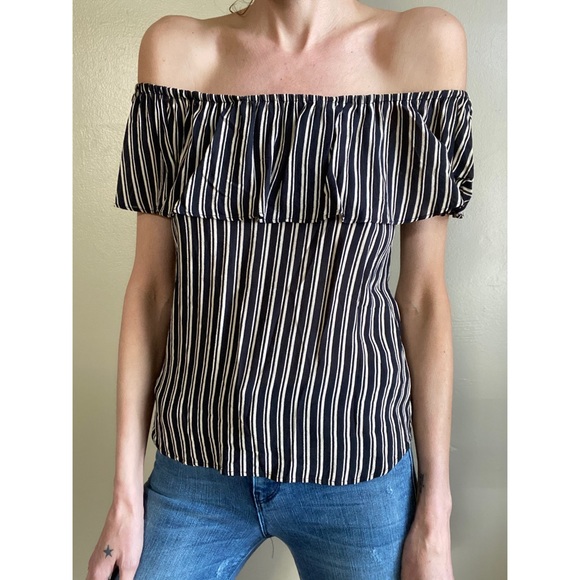 Reformation off the shoulder blouse - Picture 10 of 12